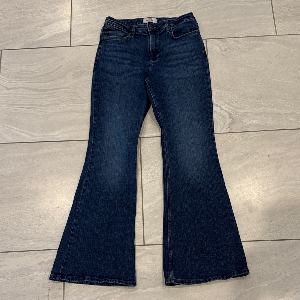 Wrangler women’s high rise fierce flare jeans pants size 8 x 32